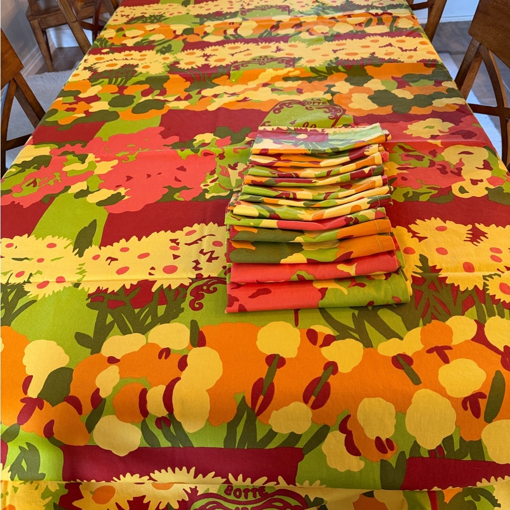 Crate & Barrel Marimekko Vibrant Floral Tablecloth and Napkin Set